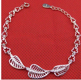 Fashionable silver bracelet